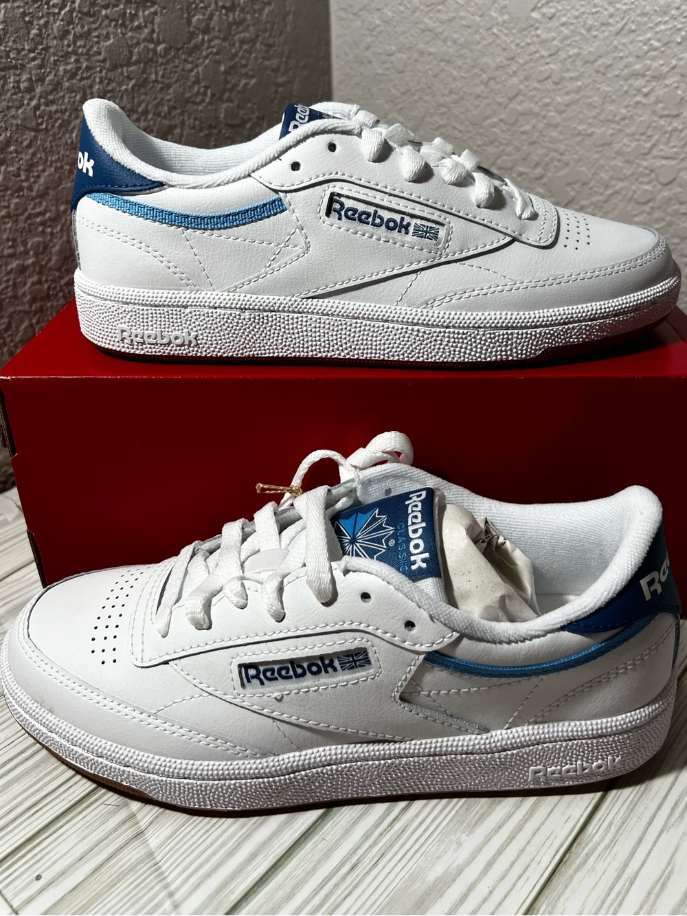 Reebok Club C 85 Women's vintage retro Sneakers low top White Blue Size 6.5 nwt